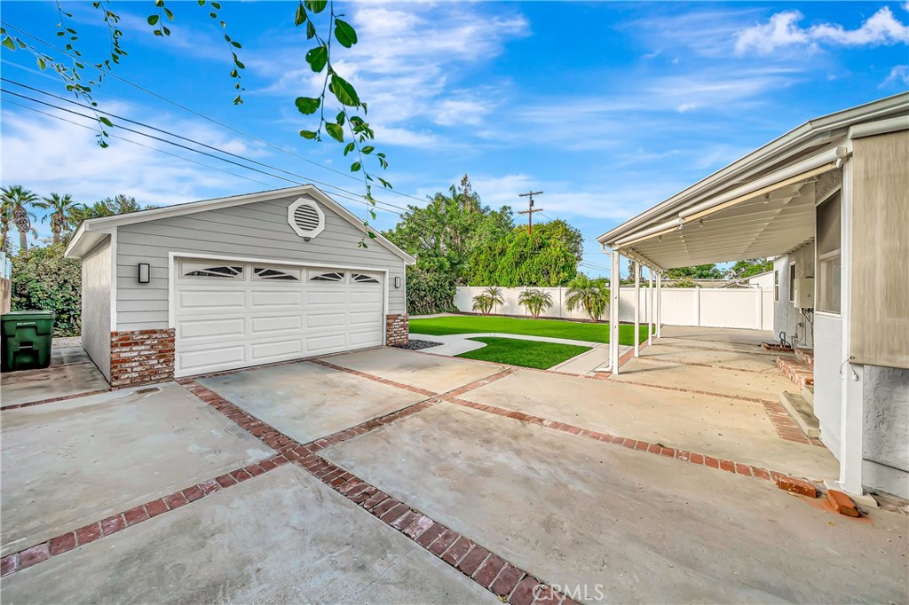 22907 Leonora Dr Property Photo 41