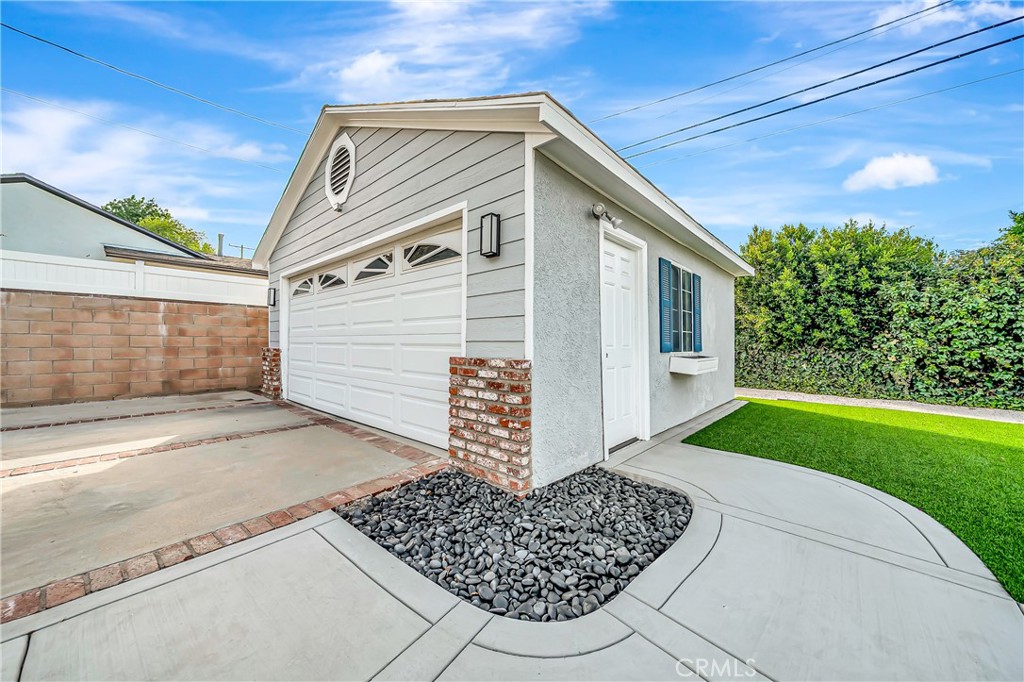 22907 Leonora Dr Property Photo 42