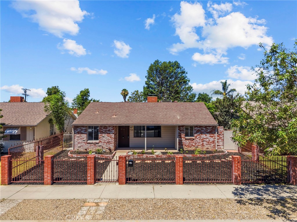 7923 Louise Property Photo 1