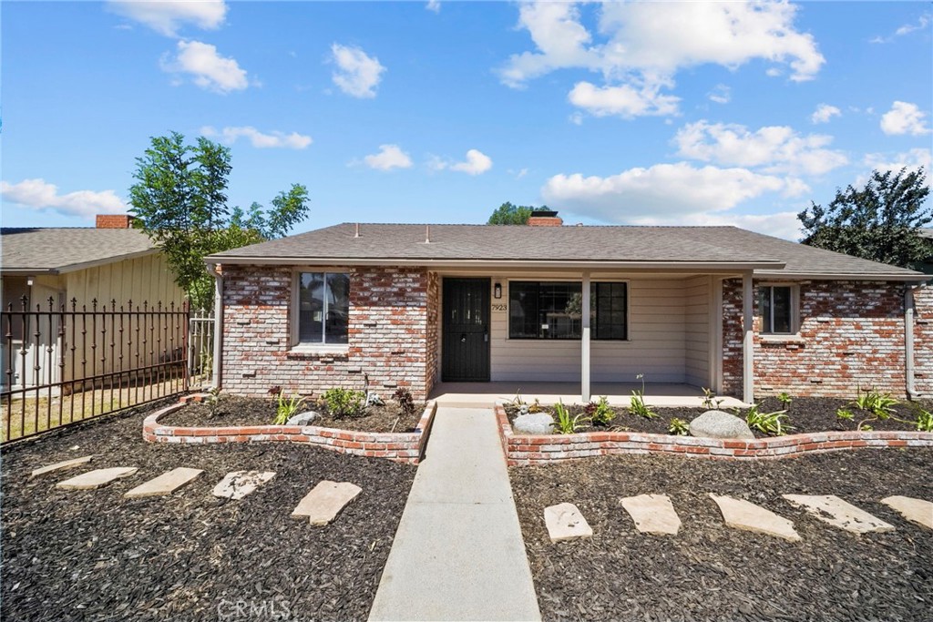 7923 Louise Property Photo 2