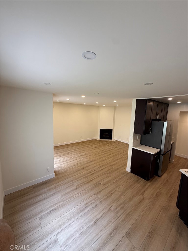 1207 N Columbus Avenue 102 Property Photo 4