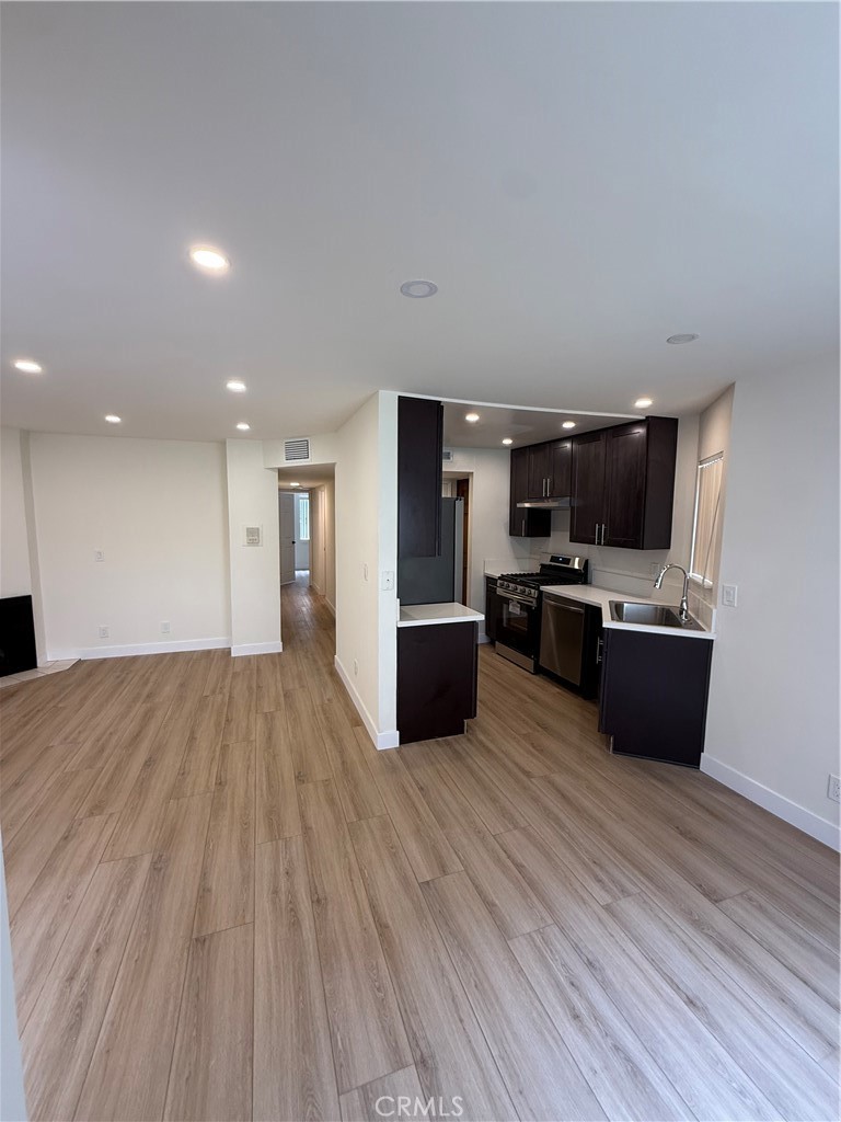 1207 N Columbus Avenue 102 Property Photo 6