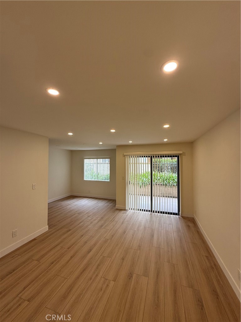 1207 N Columbus Avenue 102 Property Photo 7