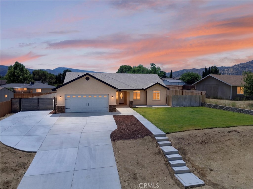 21841 Mid Property Photo 1