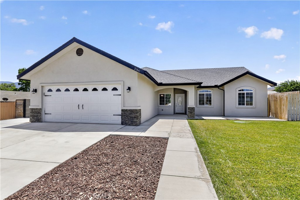 21841 Mid Property Photo 2