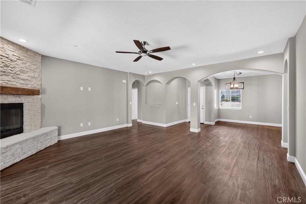 21841 Mid Property Photo 5