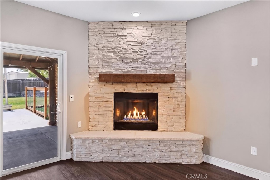 21841 Mid Property Photo 7