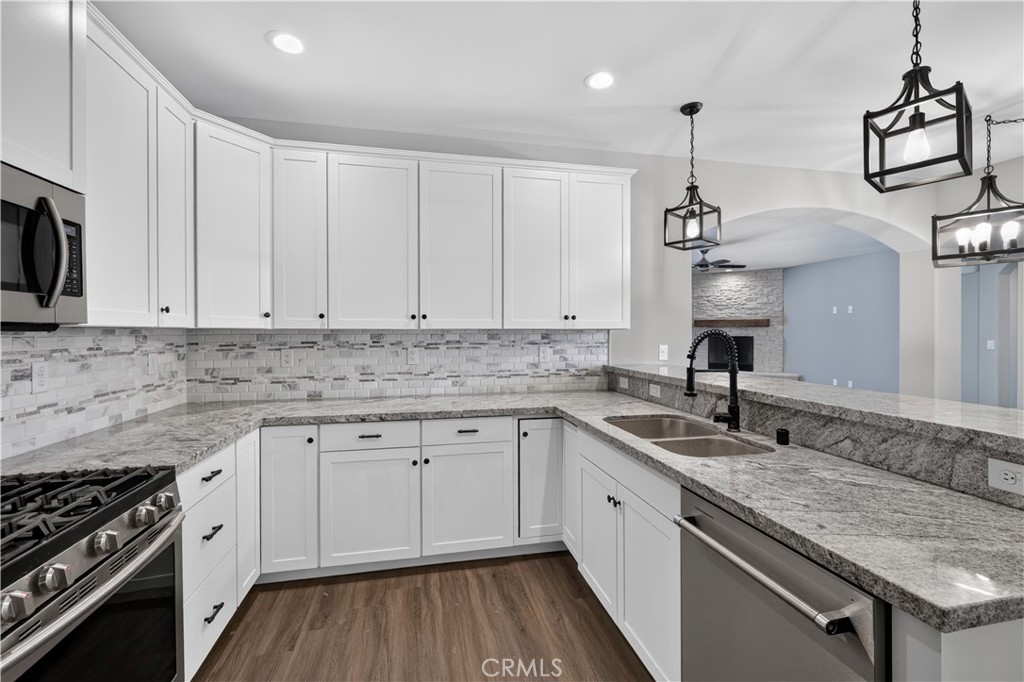 21841 Mid Property Photo 8