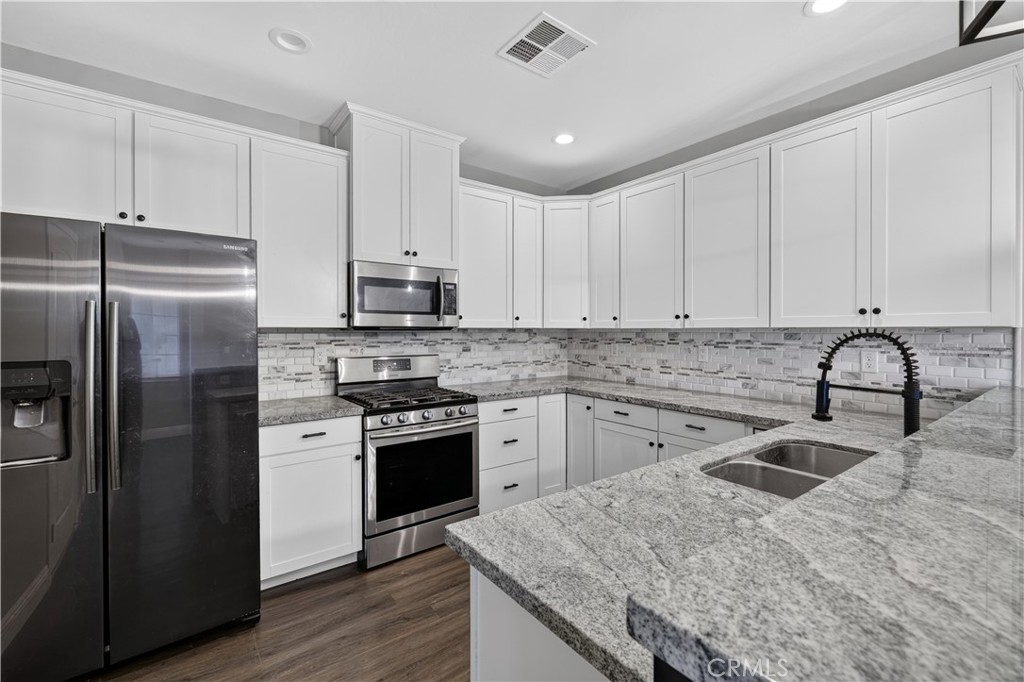 21841 Mid Property Photo 9
