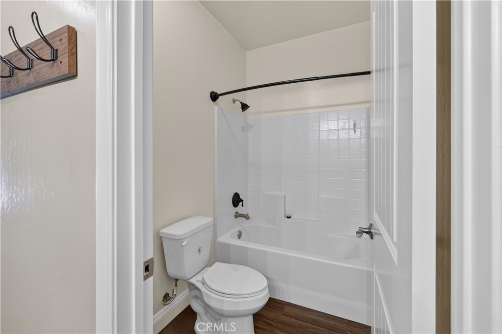 21841 Mid Property Photo 16