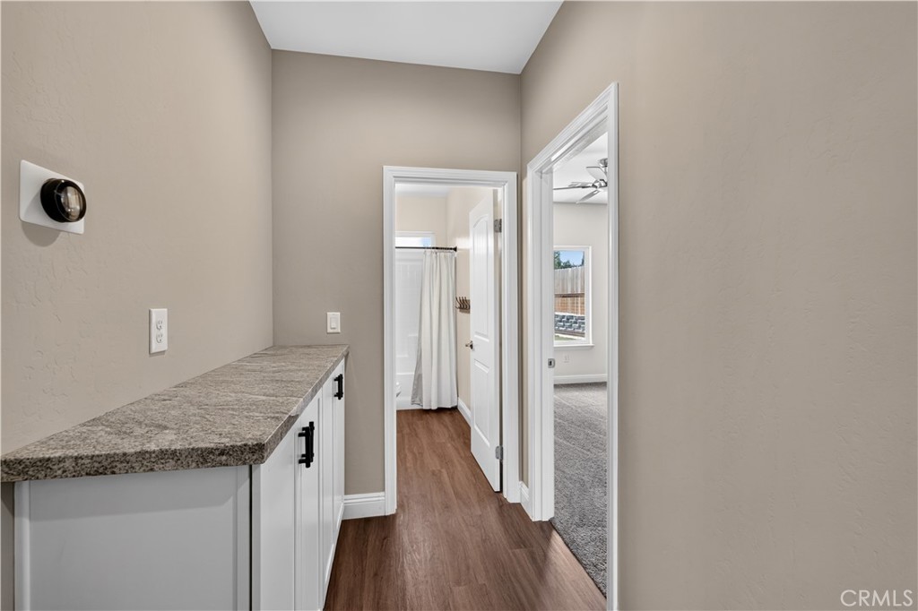 21841 Mid Property Photo 18