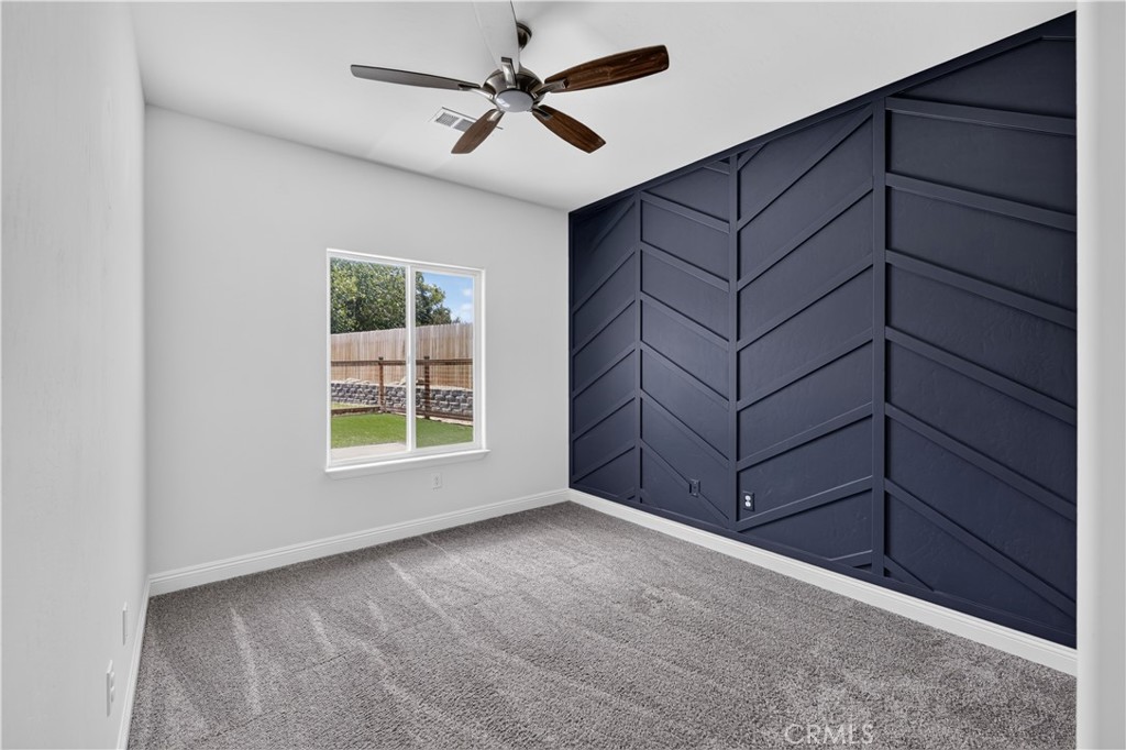 21841 Mid Property Photo 19