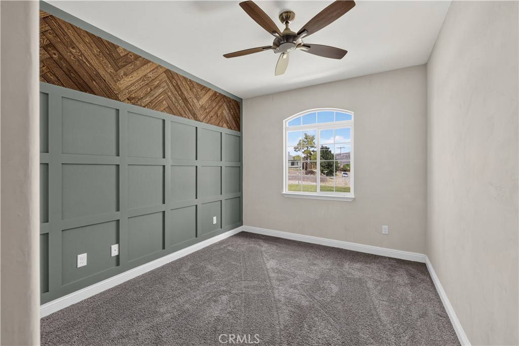 21841 Mid Property Photo 21