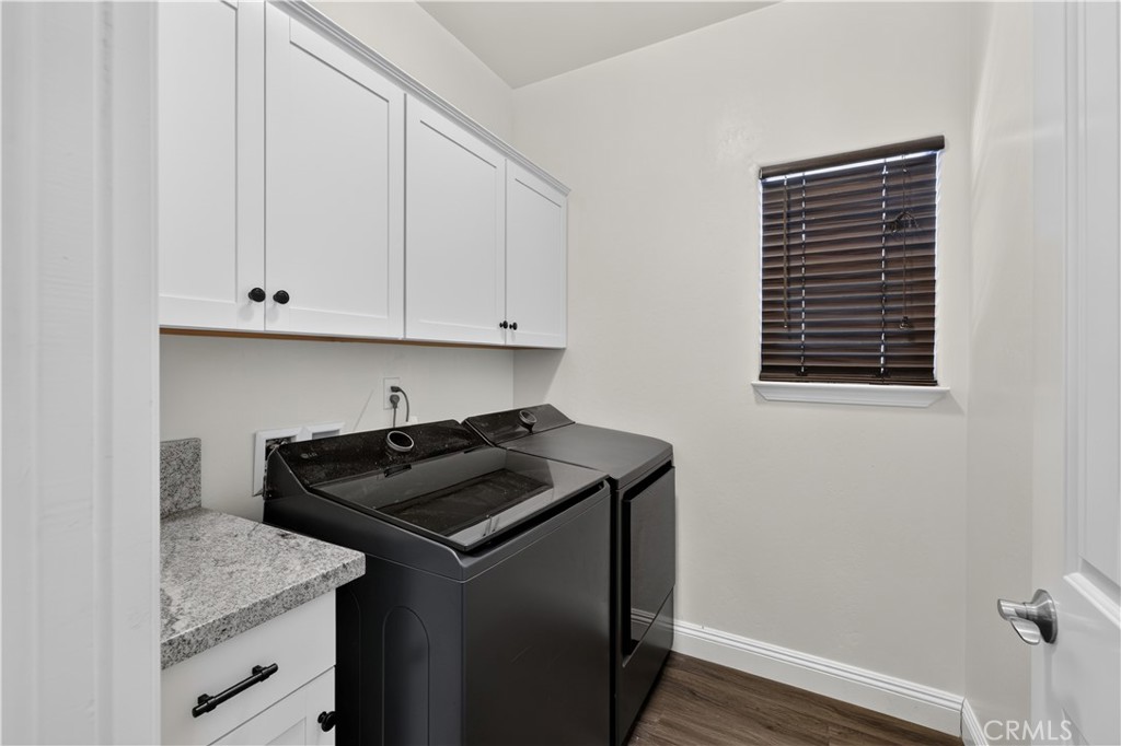 21841 Mid Property Photo 22