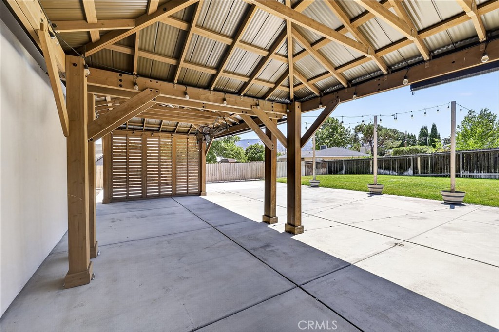21841 Mid Property Photo 23