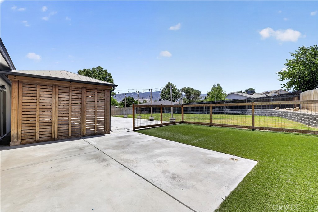 21841 Mid Property Photo 24