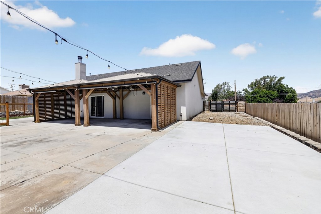 21841 Mid Property Photo 25