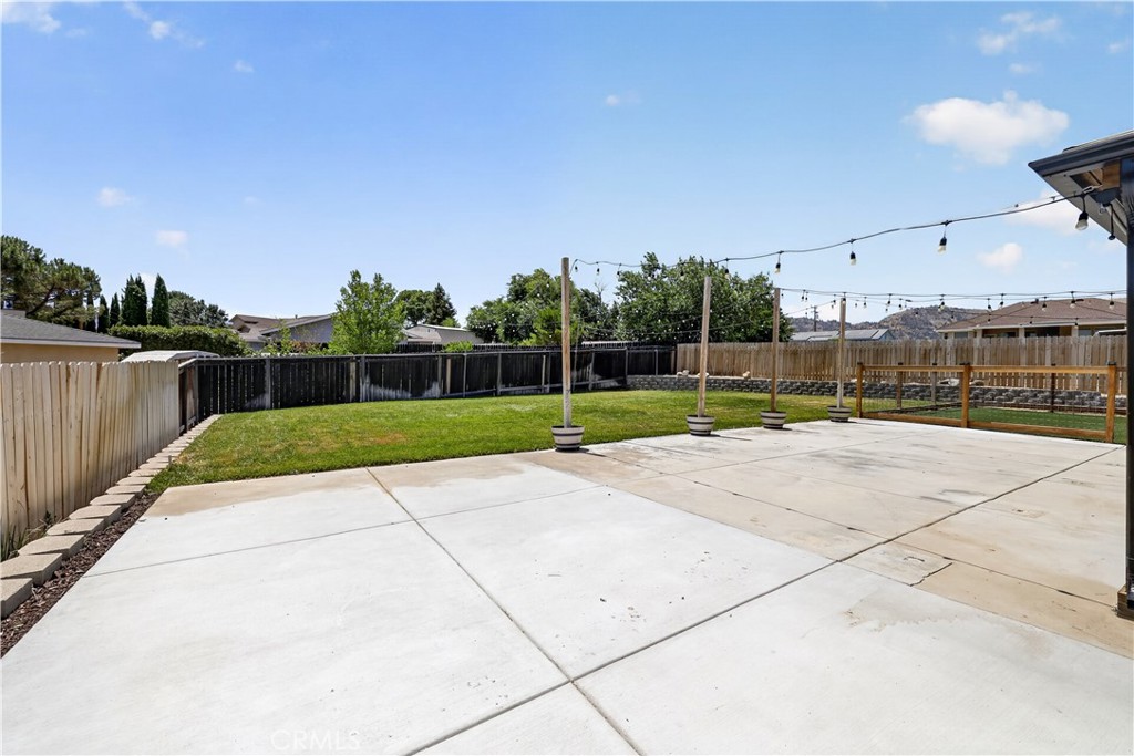21841 Mid Property Photo 26