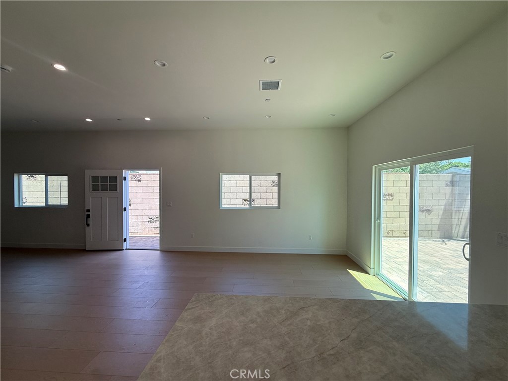10026 Norwich Avenue Property Photo 3