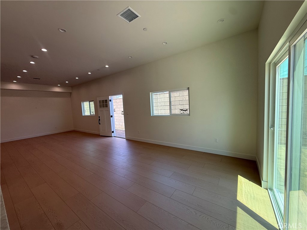10026 Norwich Avenue Property Photo 5