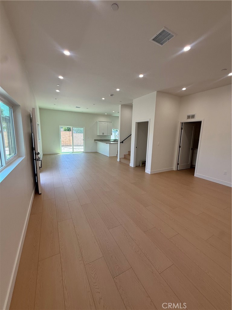 10026 Norwich Avenue Property Photo 6
