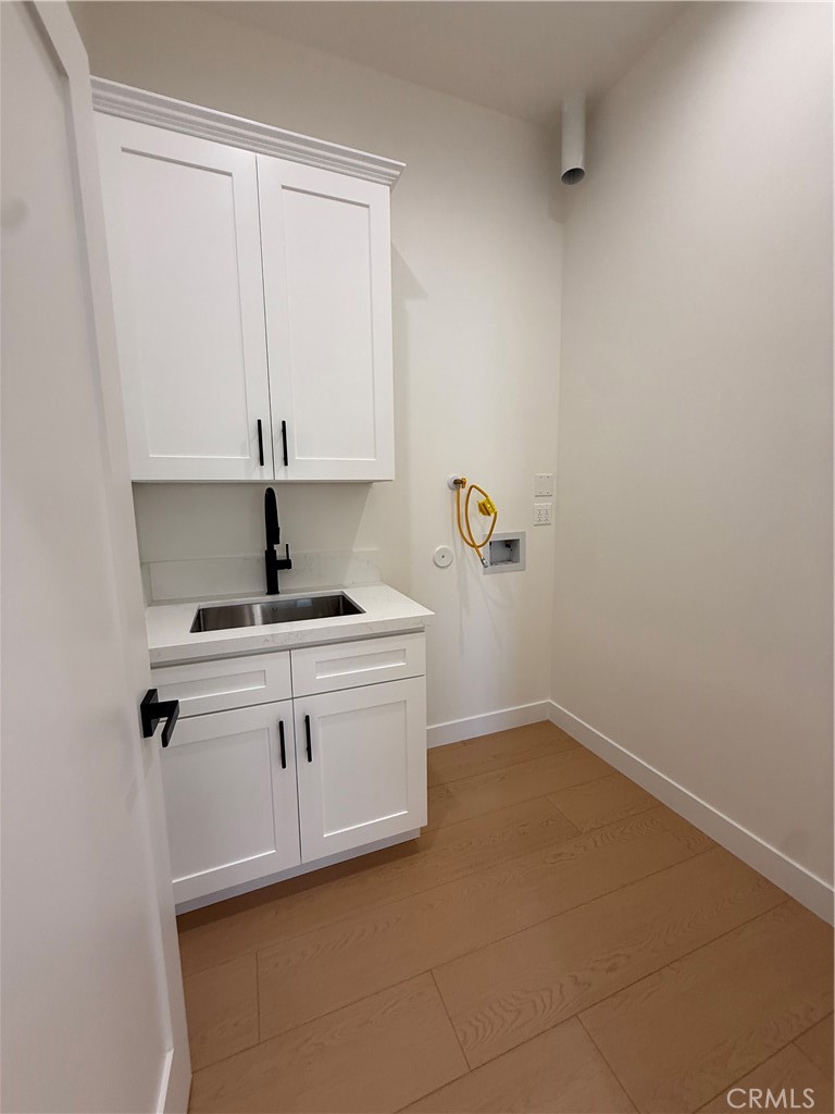 10026 Norwich Avenue Property Photo 7
