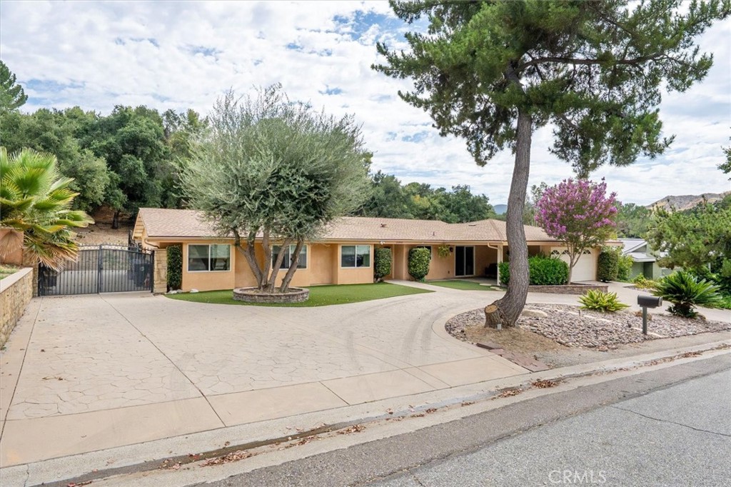 15848 Silver Star Lane Property Photo 3