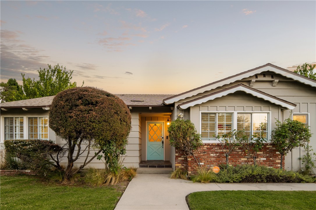 23642 Oxnard Property Photo 1