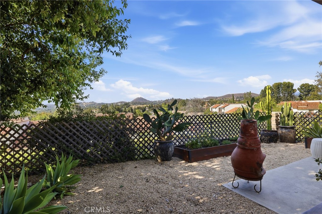701 Blue Oak Avenue Property Photo 2