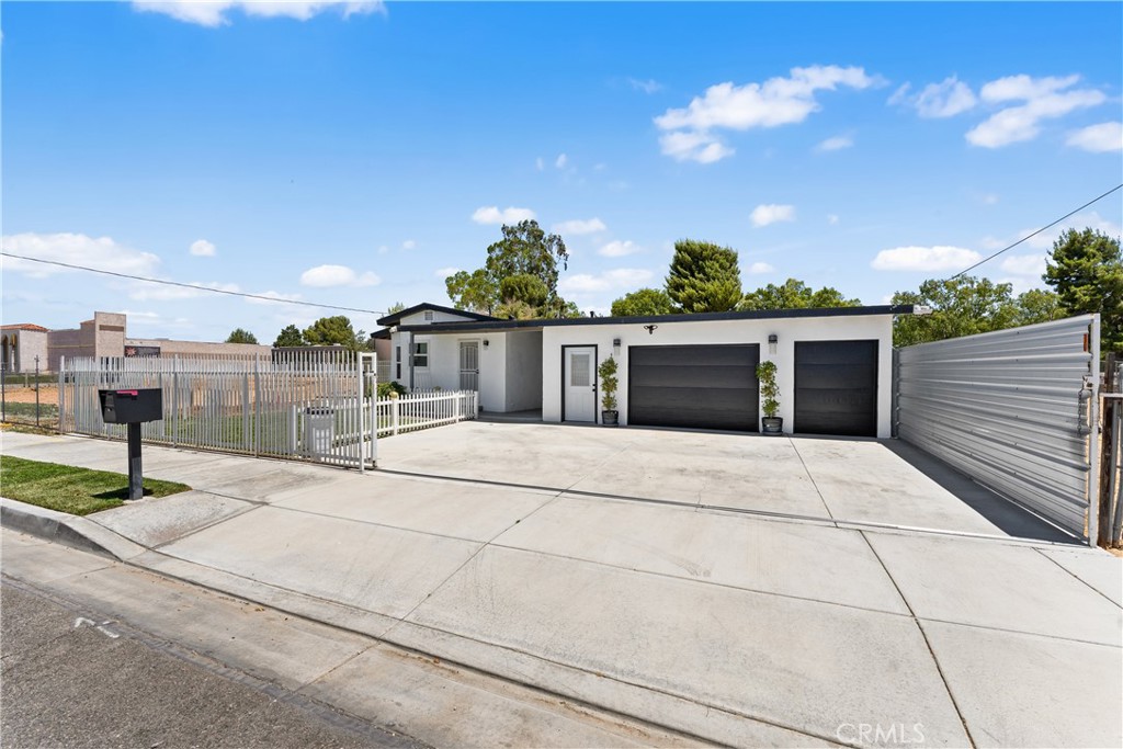 38610 9th E Property Photo 1