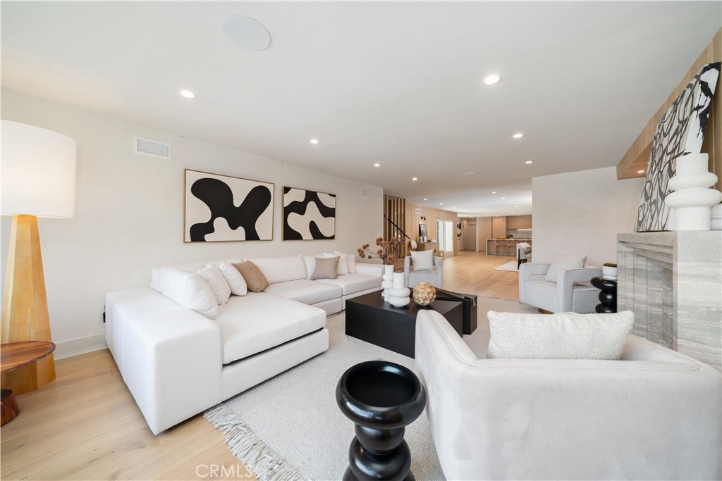 3240 Longridge Avenue Property Photo 10