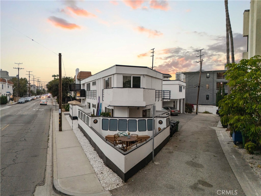 3906 Pacific Avenue Property Photo 4