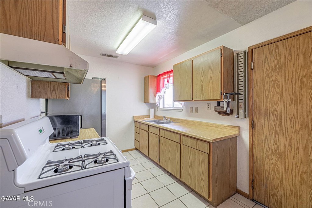 8119 Walpole Avenue Property Photo 12