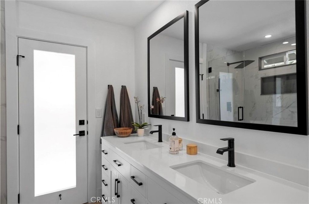 4240 Kingfisher Road Property Photo 10