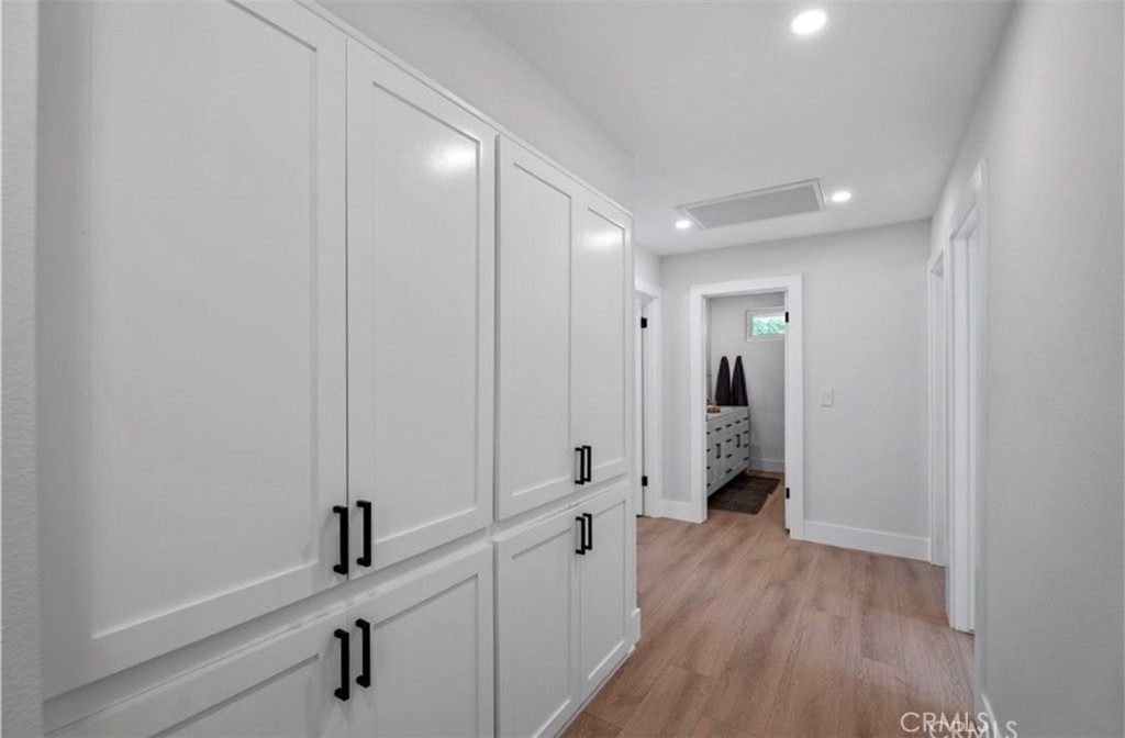4240 Kingfisher Road Property Photo 13
