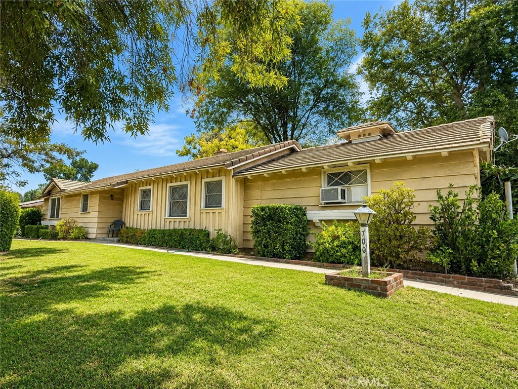 700 S Corrida Drive Property Photo 3