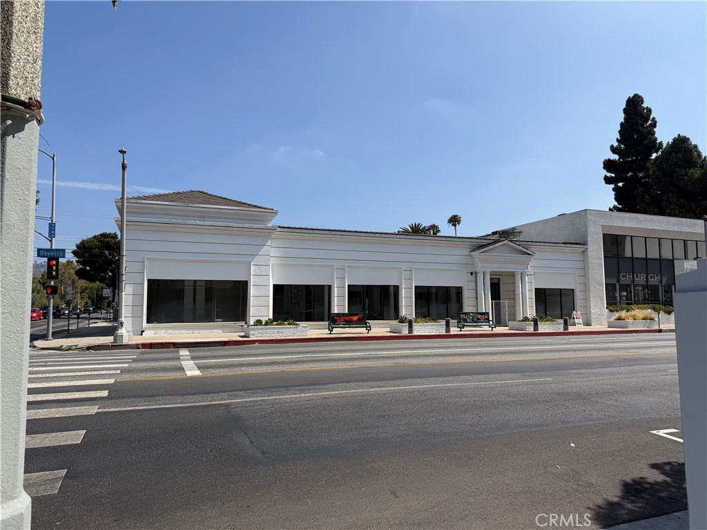 8069 Beverly Boulevard Property Photo 2