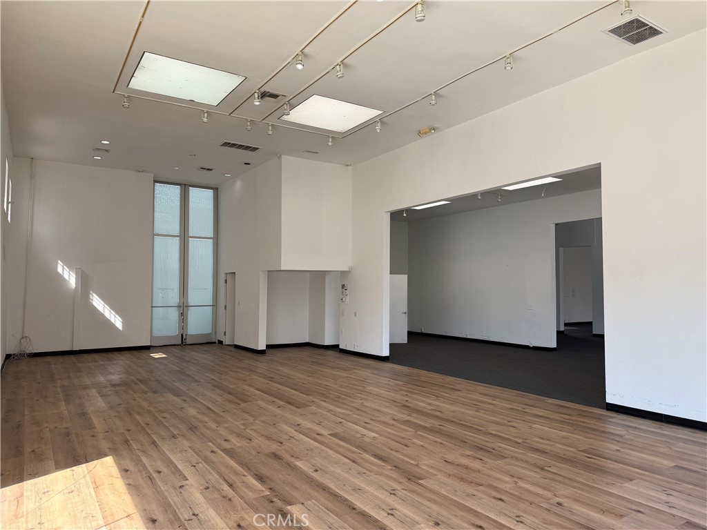 8069 Beverly Boulevard Property Photo 4