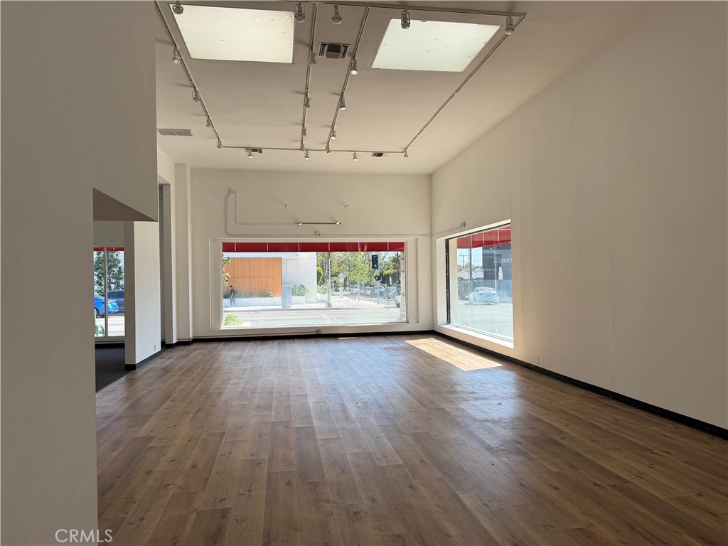 8069 Beverly Boulevard Property Photo 5