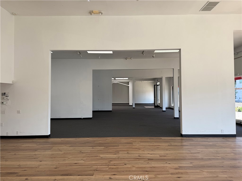 8069 Beverly Boulevard Property Photo 6