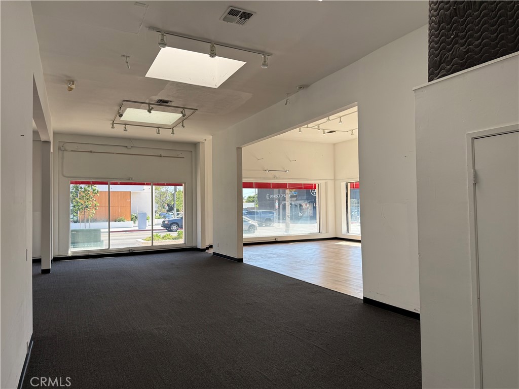 8069 Beverly Boulevard Property Photo 8