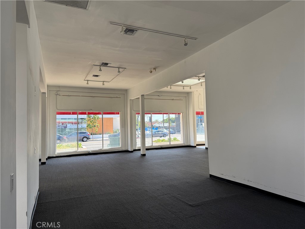 8069 Beverly Boulevard Property Photo 10