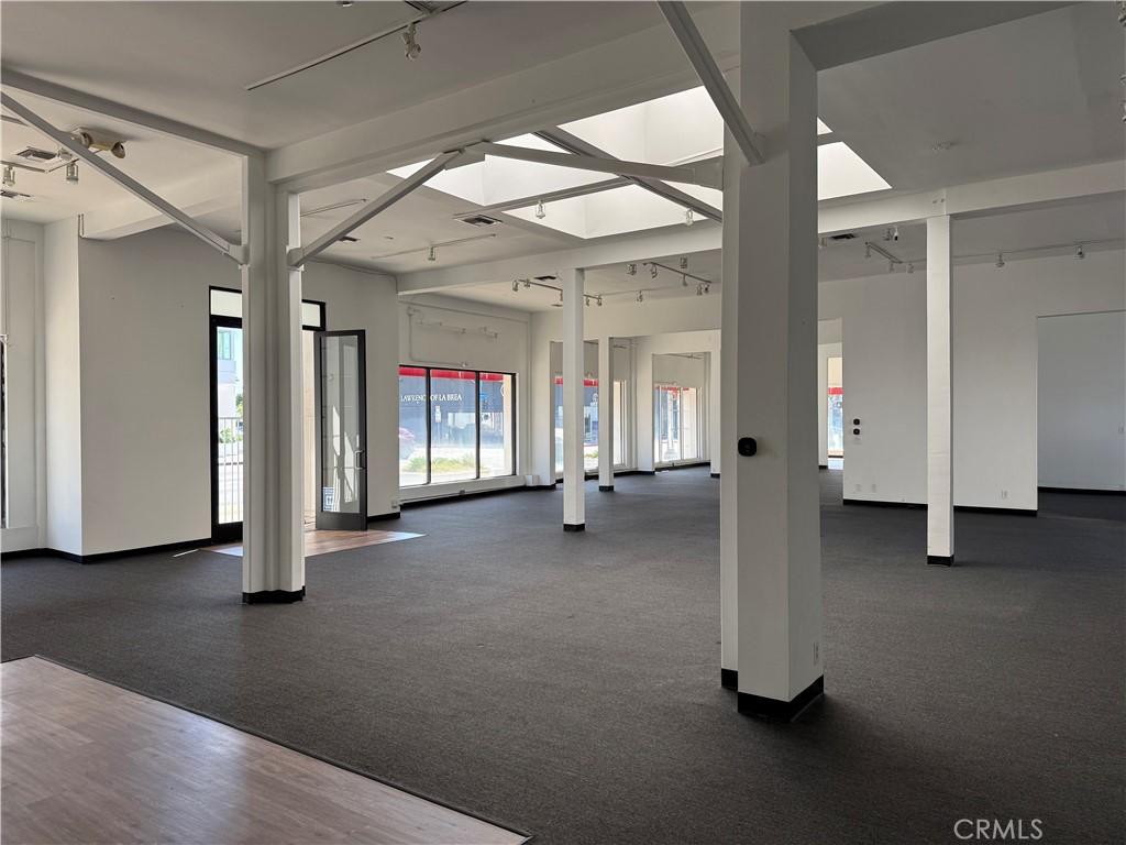 8069 Beverly Boulevard Property Photo 13