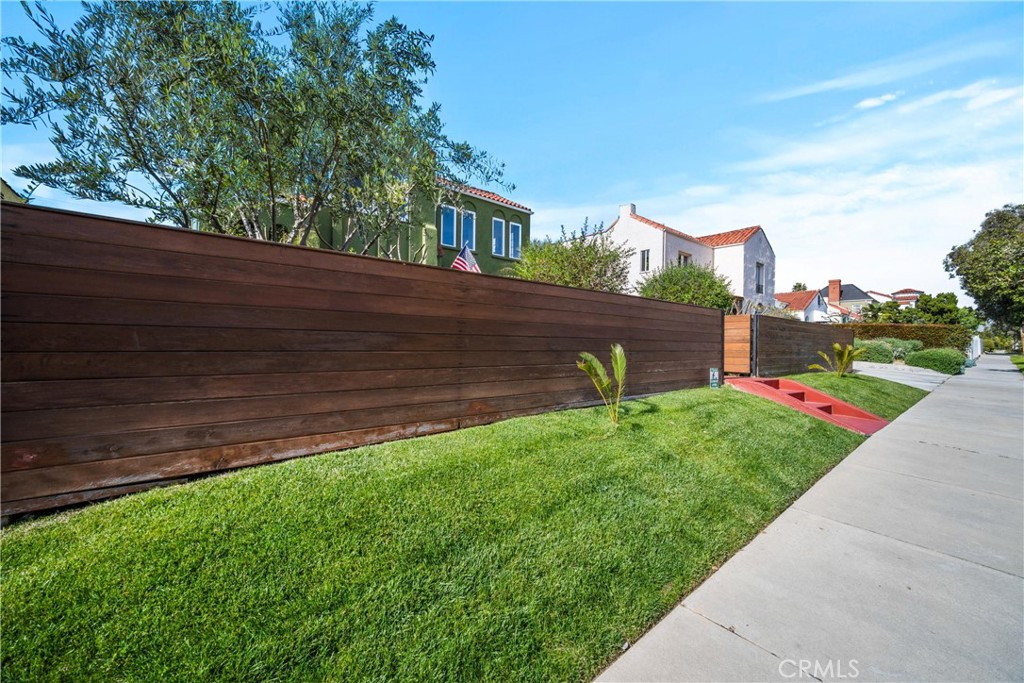 1245 S Hudson Avenue Property Photo 2