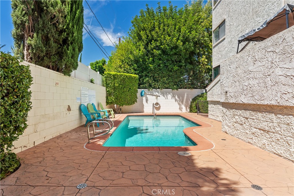 5325 Lindley Avenue 106 Property Photo 25