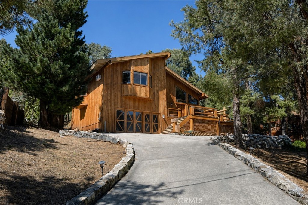 16421 Grizzly Drive Property Photo 1