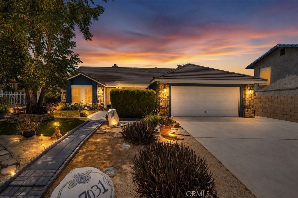 37031 La Contempo Property Photo 1