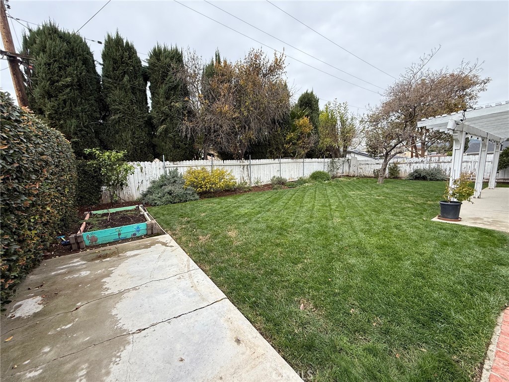 2002 Malcolm Property Photo 18