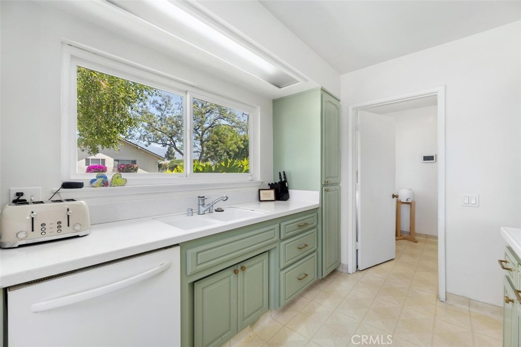 1152 Northwestern Drive Property Photo 12