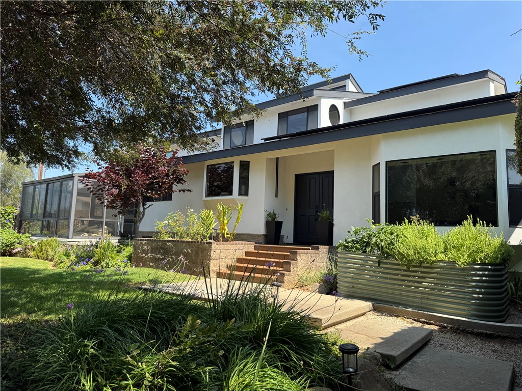 1931 Warmlands Avenue Property Photo 1